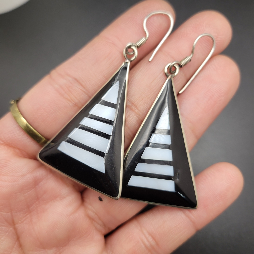 Unique! Alpaca Mexico Black and White Triangle Inlay Drop Earrings